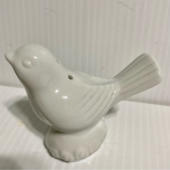 Bird Salt & Pepper Shakers White Pedestal Ceramic 3” x 3.25” - Picture 9 of 16
